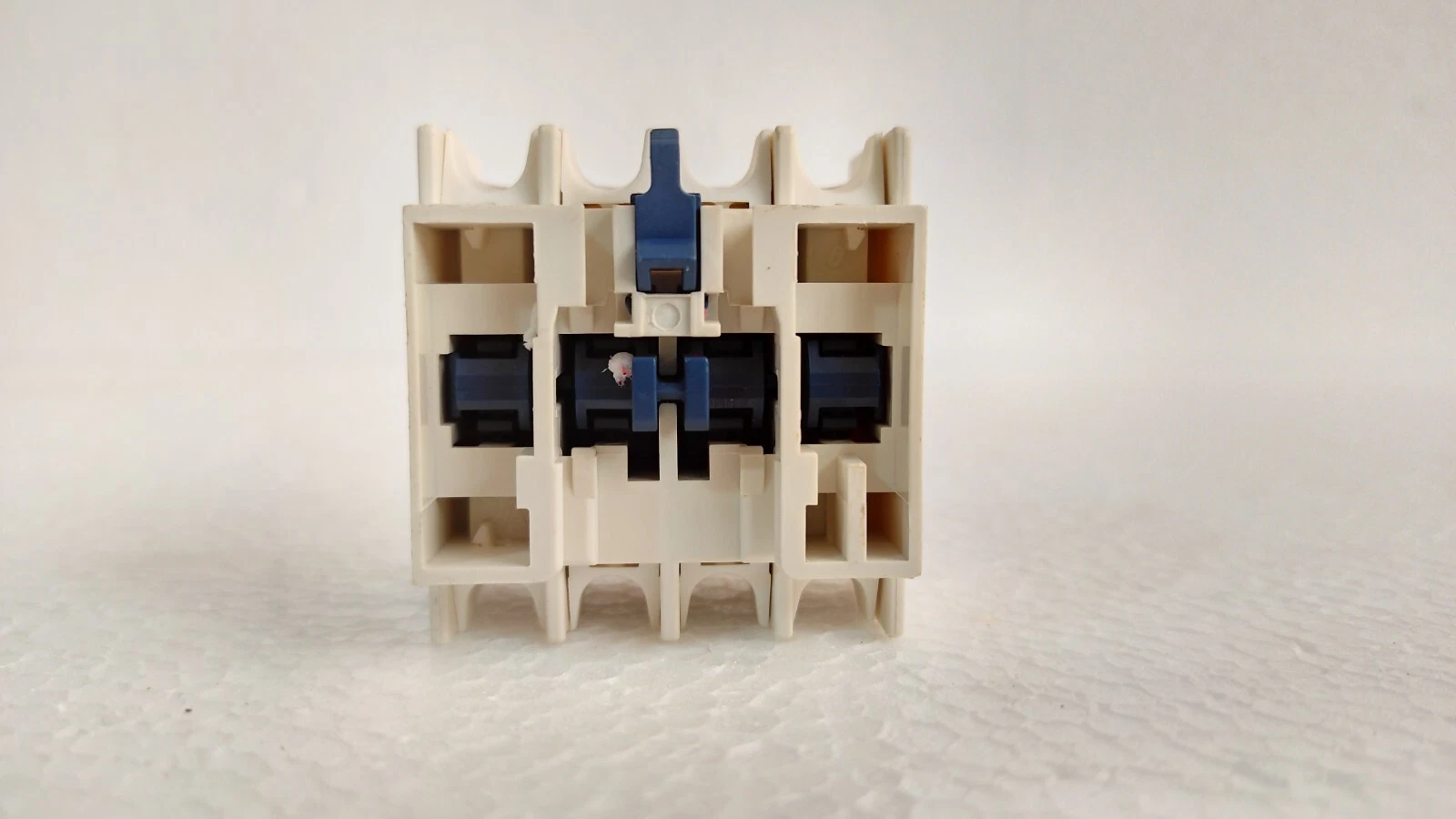 admin/uploads/uploads/schneider electric ladn04 four pole auxiliary_5.webp